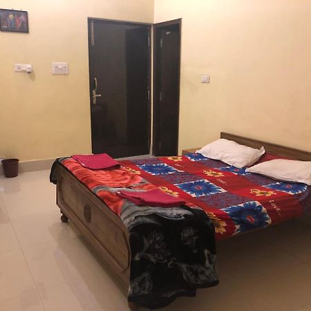 Gangotri Paying Guest House พาราณสี ภายนอก รูปภาพ