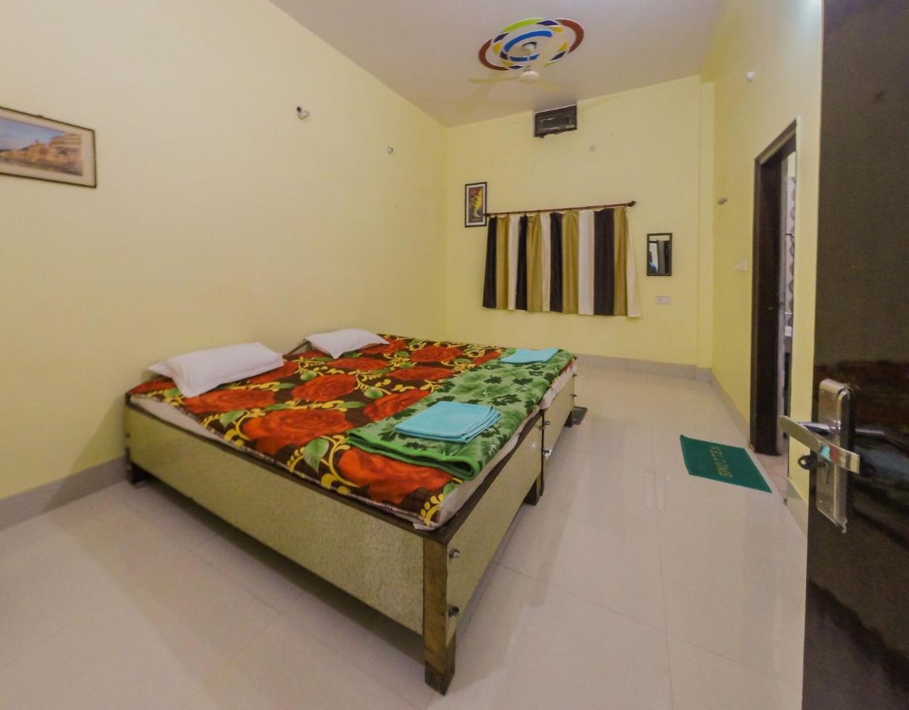 Gangotri Paying Guest House พาราณสี ภายนอก รูปภาพ
