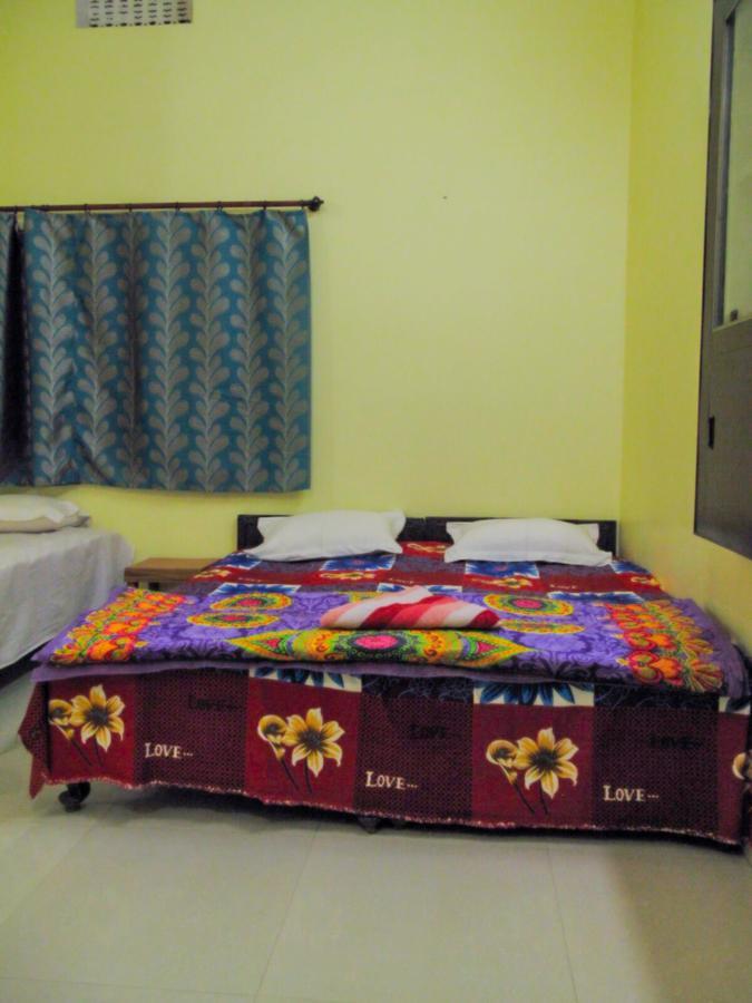 Gangotri Paying Guest House พาราณสี ภายนอก รูปภาพ