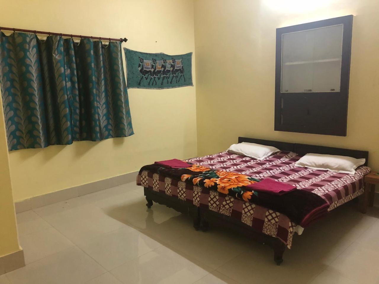 Gangotri Paying Guest House พาราณสี ภายนอก รูปภาพ