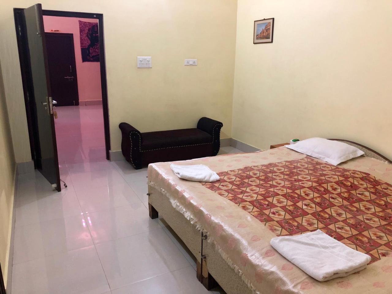 Gangotri Paying Guest House พาราณสี ภายนอก รูปภาพ